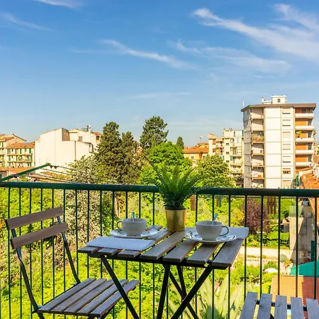Toselli With Terrace Apartment *